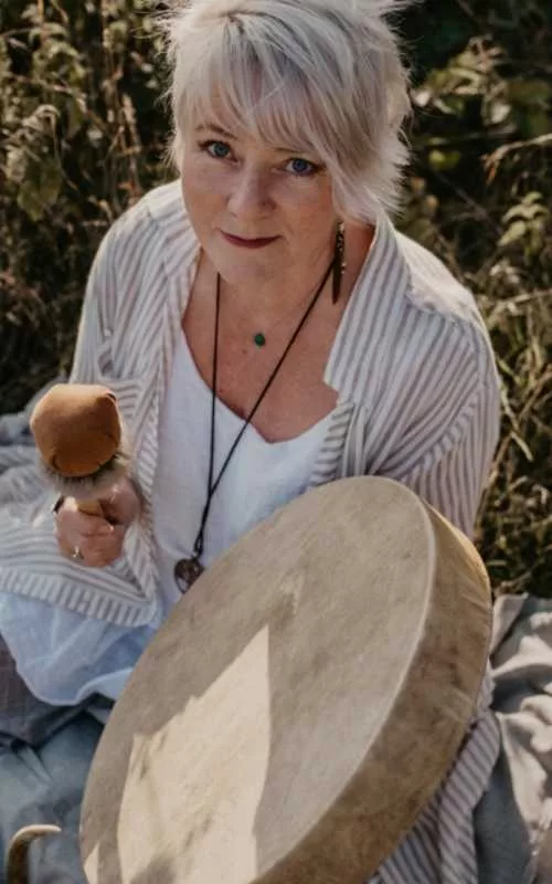 Womens empowerment, ritual, circles spaces for women in Havant, Hampshire, Uk, and online. Tania Meacher - Weaver of Ancestral Alchemy